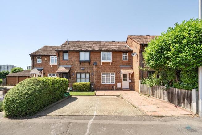 3 bed terraced house for sale Underwood Road, Woo