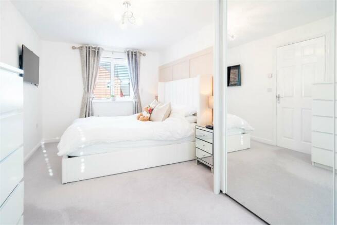 main bedroom-3.jpg
