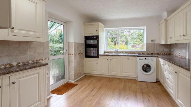 High Wood Road, Hoddesdon photo 4