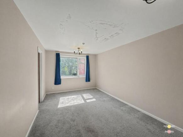 2 bed Flat for sale Image 7