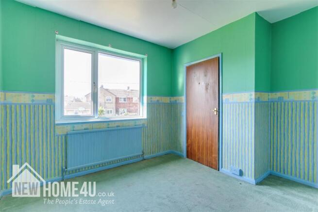 MASTER BEDROOM: