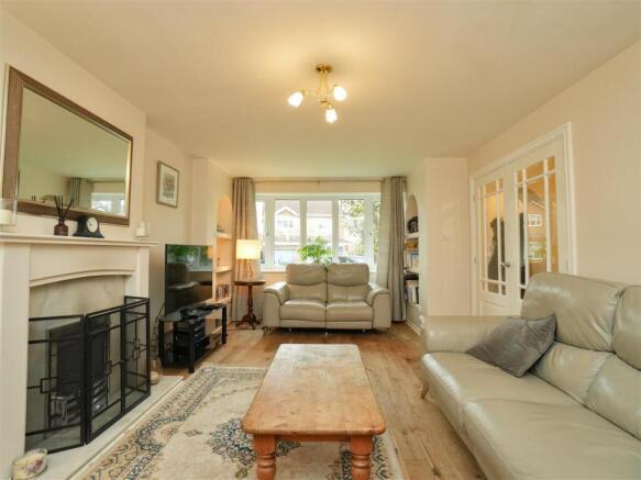 4 bed Detached for sale Image 4
