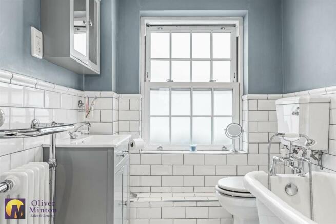 FAMILY BATHROOM