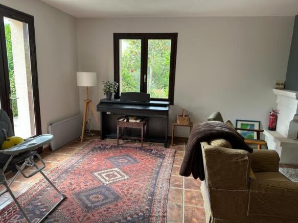 Photo 3