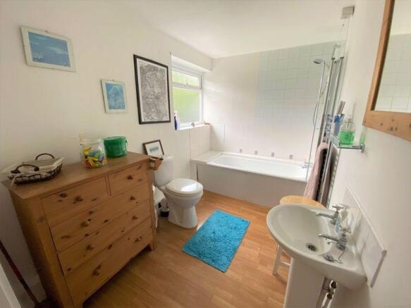 Family Bathroom 