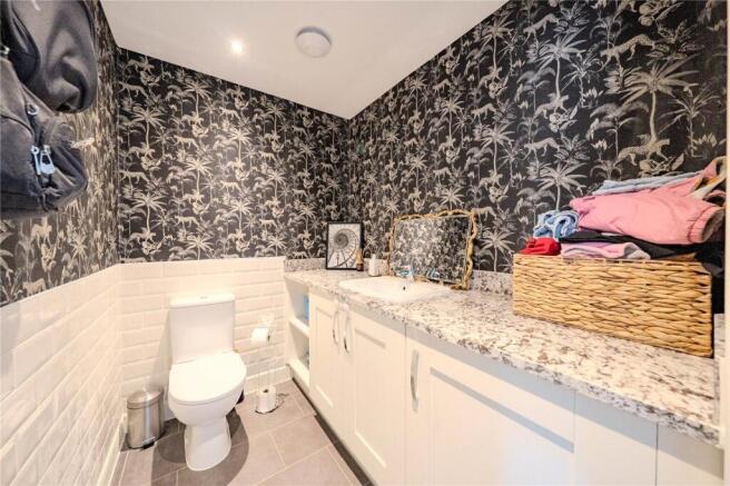 4 bed Detached for sale Image 11
