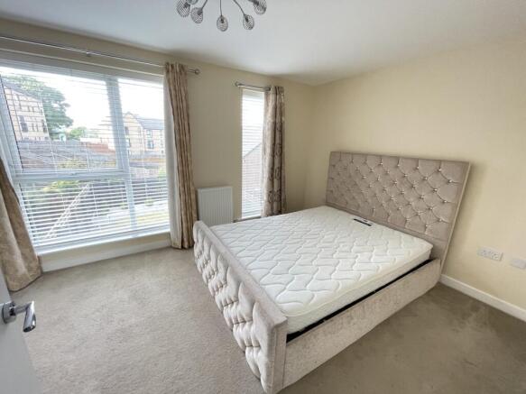 4 bed Semi-Detached to rent Image 10
