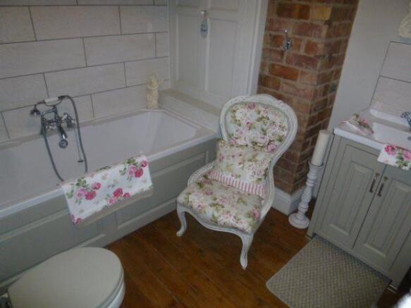 BATHROOM/WC