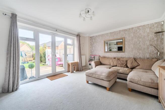 Swords Drive, Crowthorne, Berkshire, RG45 6GS photo 2