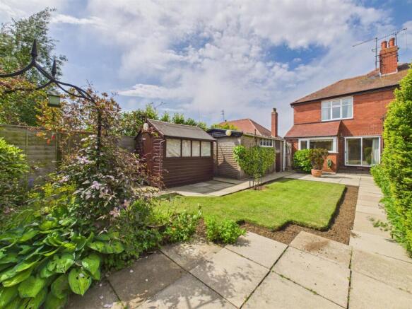 2 bed Semi-Detached for sale Image 12