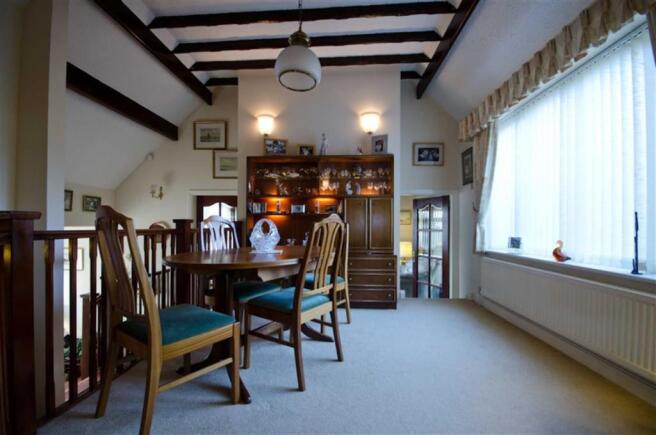 Dining Room & Lobby 