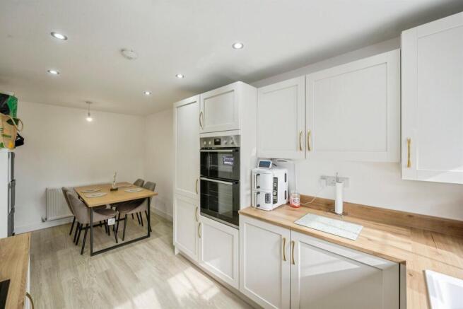 3 bed Semi-Detached for sale Image 6