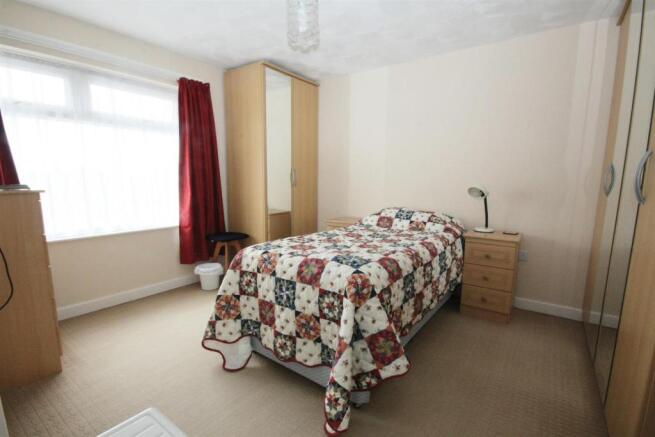BEDROOM 2