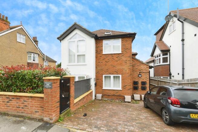 2-bed flat on Fairdene Road, Coulsdon, CR5, £400,000