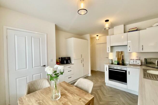 2 bed Semi-Detached for sale Image 4