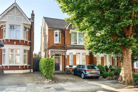 Grovelands Road, Palmers Green, London, N13