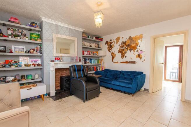 3-bed terraced on Oak Road, Kettering, £190,000