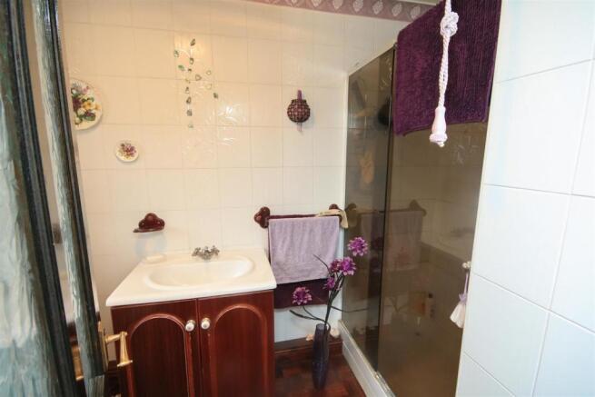 GROUND FLOOR SHOWER ROOM