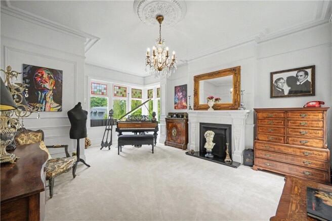 5 bed House for sale Image 5