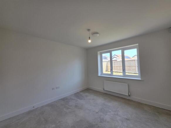 2 bed Semi-Detached Bungalow for sale Image 6