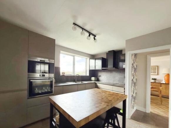 36e195b7-Kitchen2.jpg