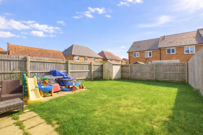 Mallard Crescent, Caddington, Luton, Bedfordshire, LU1 photo 4
