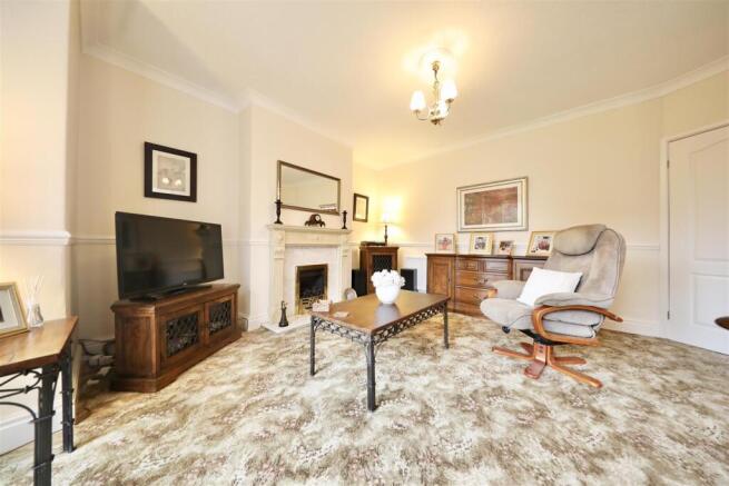 4 bed Semi-Detached for sale Image 11
