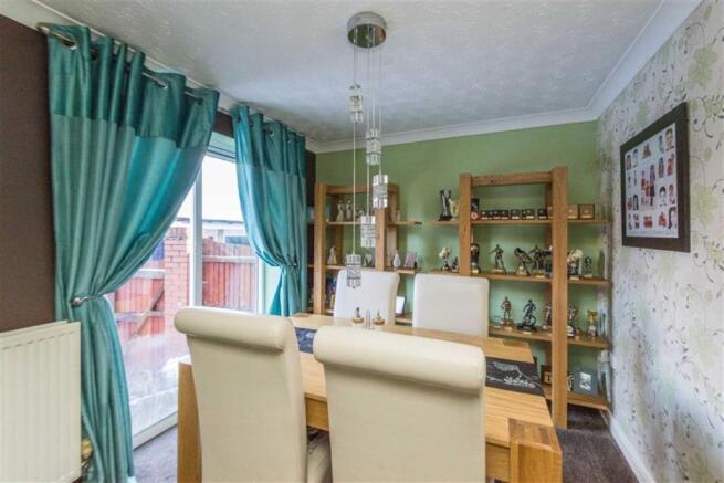 SEPARATE DINING ROOM