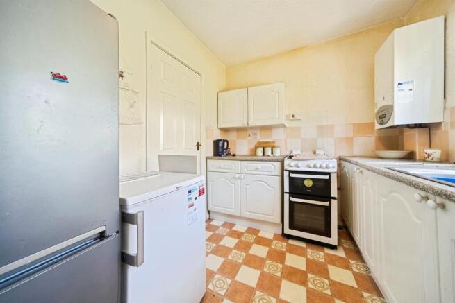 2 bed Flat for sale Image 5
