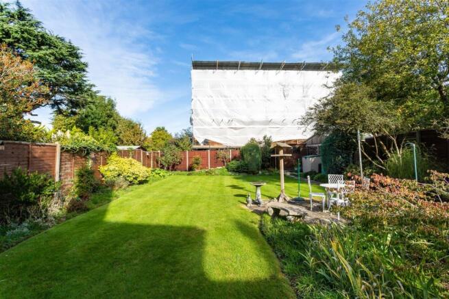 house-sailsbury-avenue-cheam-sutton-109.jpg
