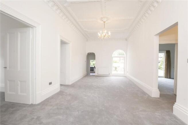 3 bed Apartment to rent Image 4