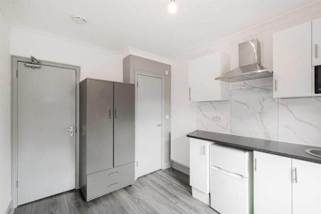 Flat 5, 23 Chestnut Avenue North-7.JPG