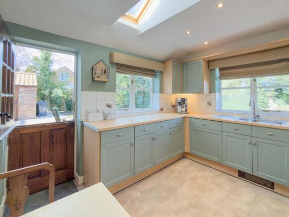 4 bed Detached for sale Image 10