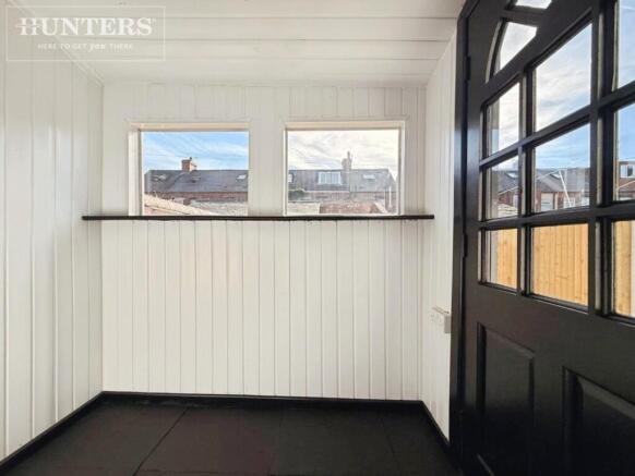 2 bed Terraced to rent Image 7