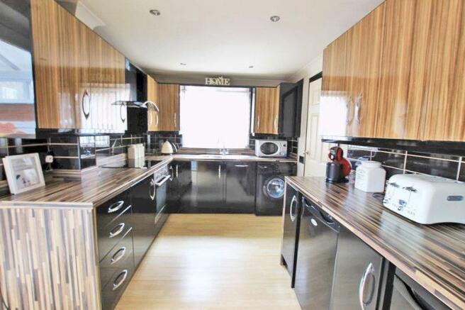 Kitchen photo 1