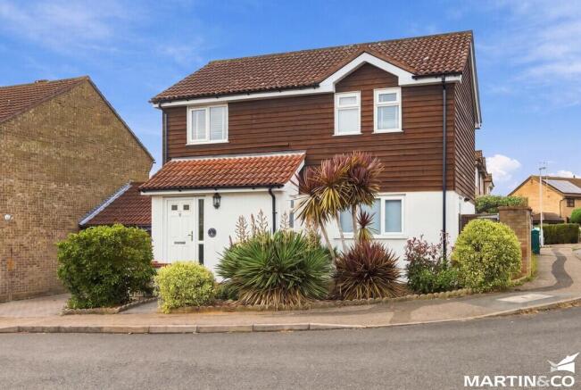3-bed detached on Kirk Place, Chelmer Village, £450,000