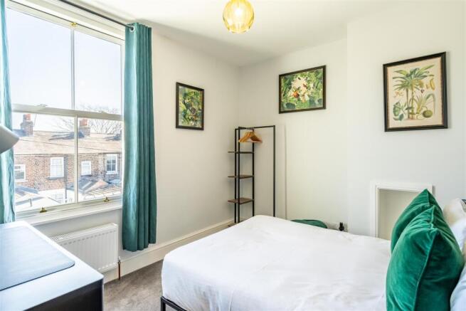 2 bed Terraced to rent Image 9