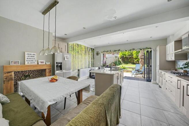 LIVING KITCHEN