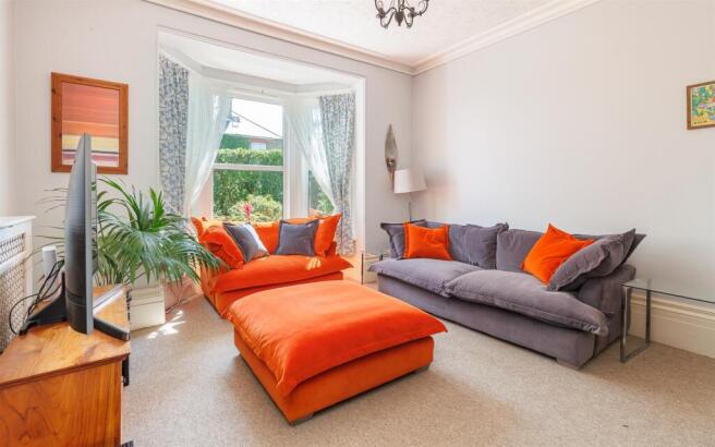 VICTORIAN SEMI-DETACHED IN GREAT LOCATION - Mill Hill Road, Cowes photo 4
