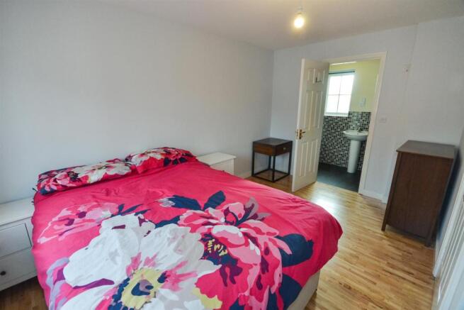 Master Bedroom i.JPG