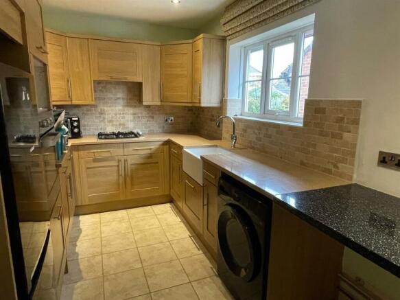 Kitchen1.jpg