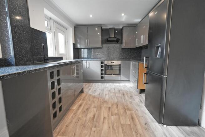 3 bed Semi-Detached for sale Image 6