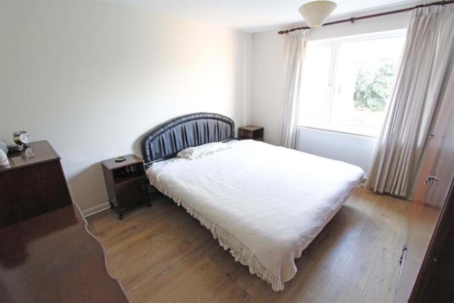 bed1.jpg