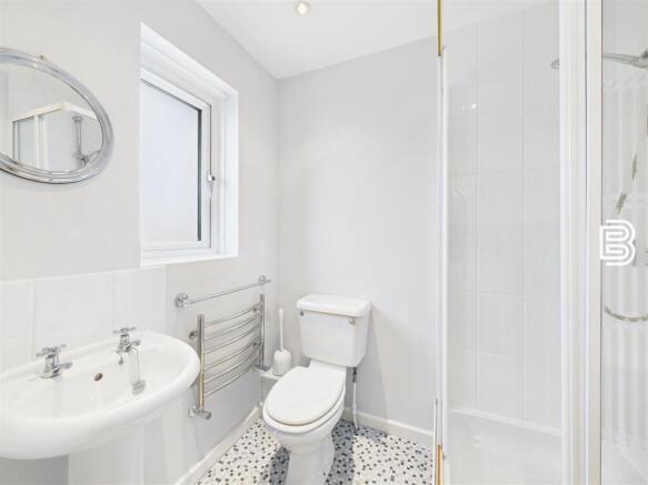 Ensuite 2.jpg