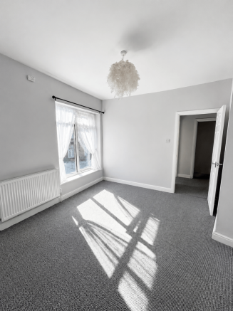 2 bed Terraced to rent Image 6