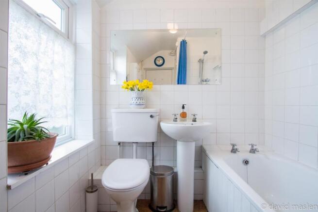 Bathroom (2).jpg