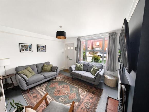 120 Framfield Road - Lounge 2.jpg