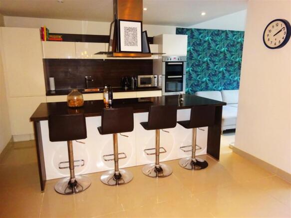 Kitchen/ Dining Room