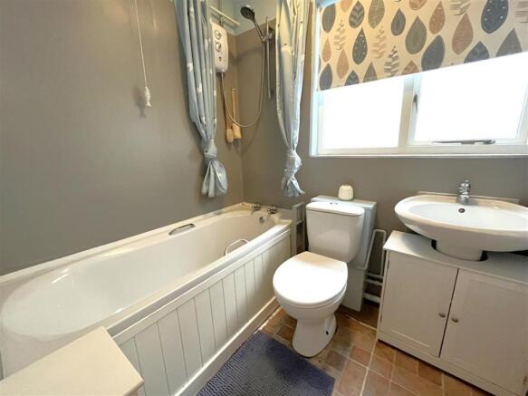 FAMILY BATHROOM