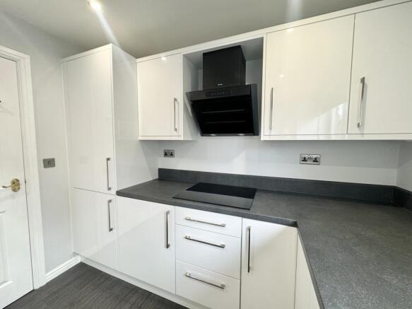 2 bed Flat to rent Image 4